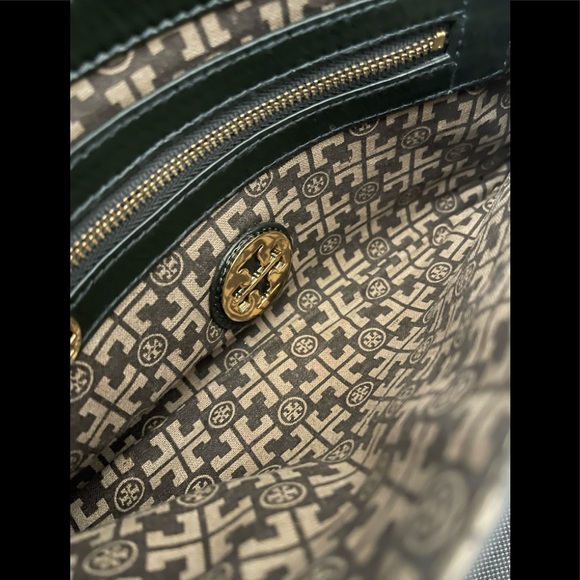 Authentic Tory Burch Patent Leather Reva Clutch - Picture 4 of 8